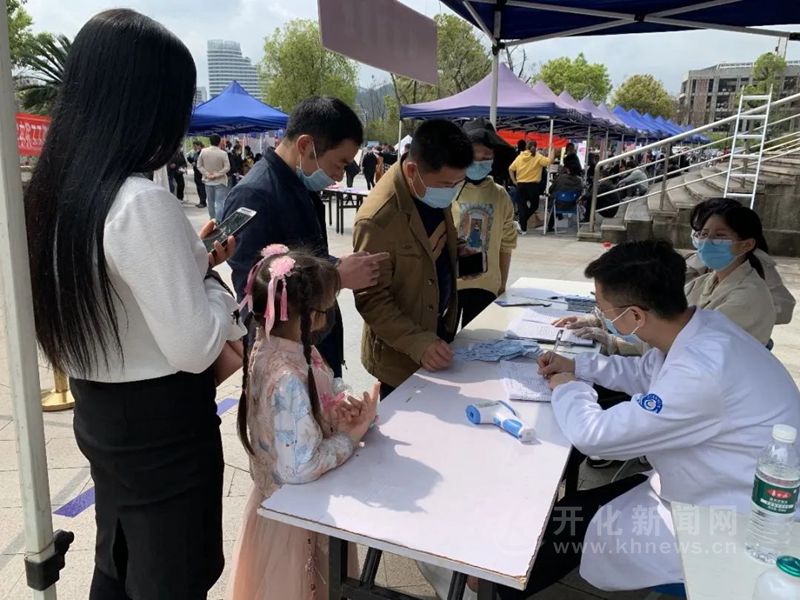 芹阳办事处举办现场招聘会