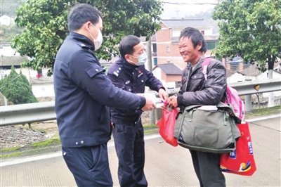 疫情军人口号_疫情军人图片(2)