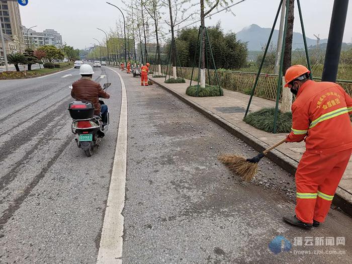 鼎湖南路名山拆迁工地旁边