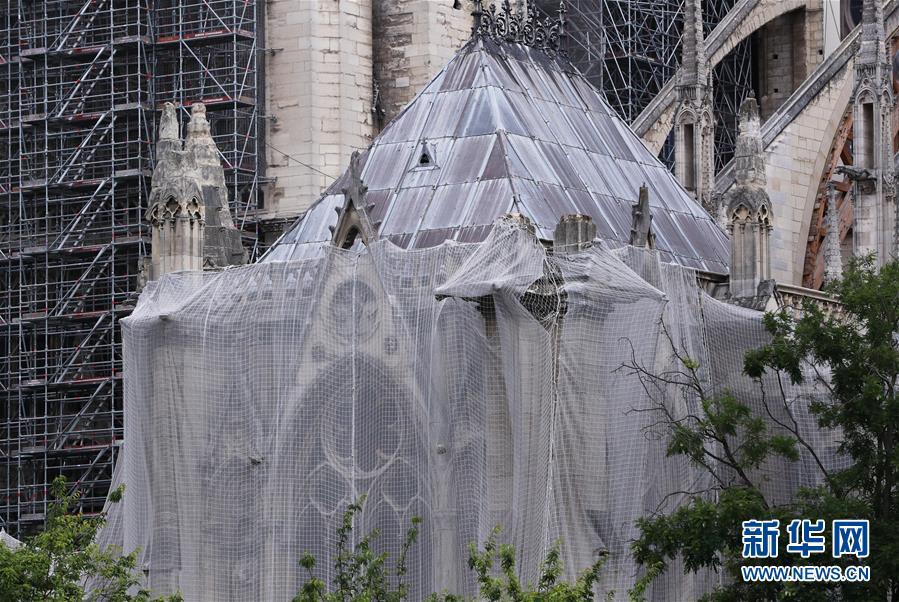 巴黎圣母院开始拆除被焚脚手架 工程至少持续3个月