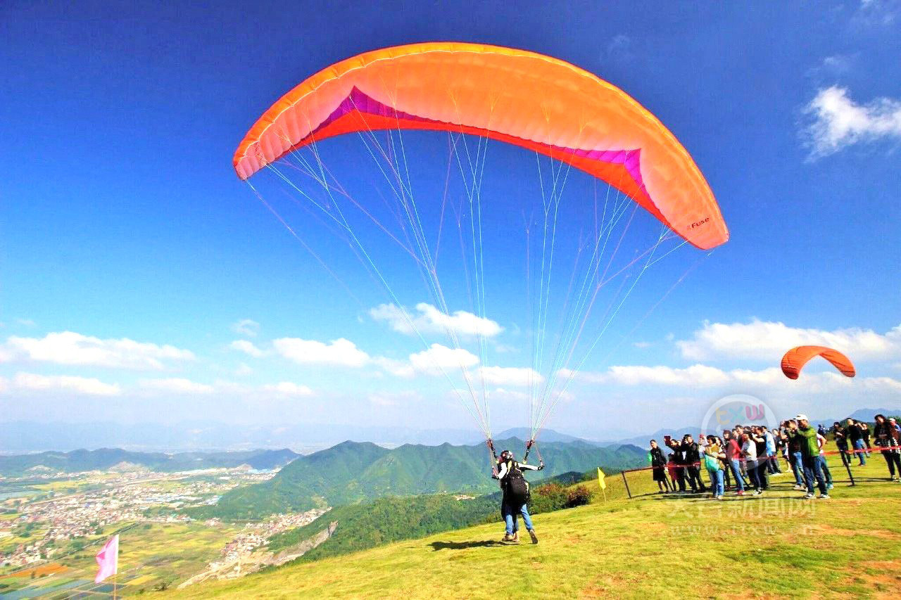 九龙山滑翔基地获国家级"航空飞行营地"称号