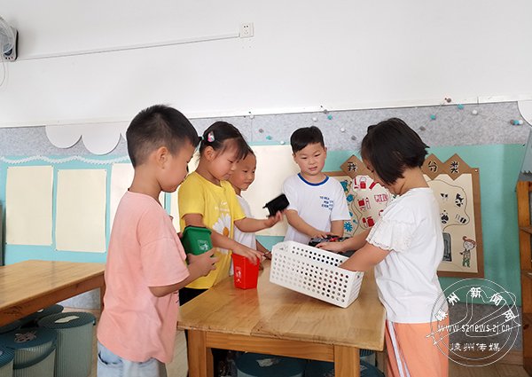 开发区幼儿园积极培养小朋友垃圾分类意识