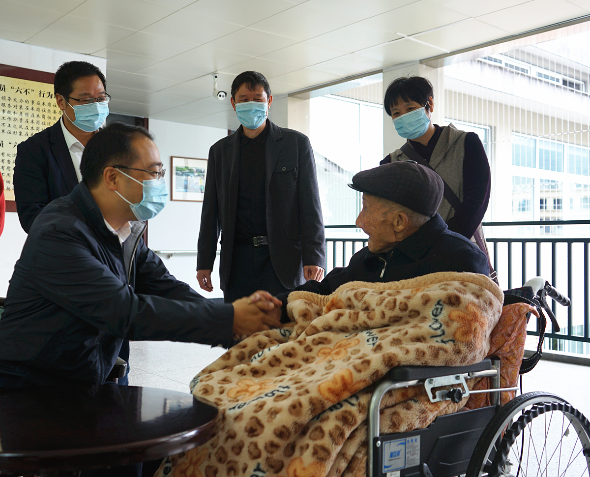 九九重阳节 浓浓敬老情 开化县领导走访慰问百岁老人 开化新闻网