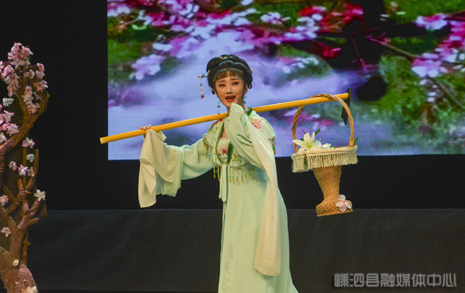 百团百艺进文化礼堂 舟山小百花越剧团来我县演出