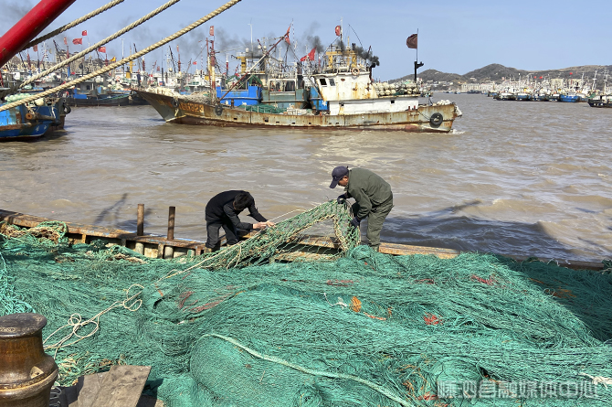 渔船陆续开赴东海渔场 投入新春第一水生产