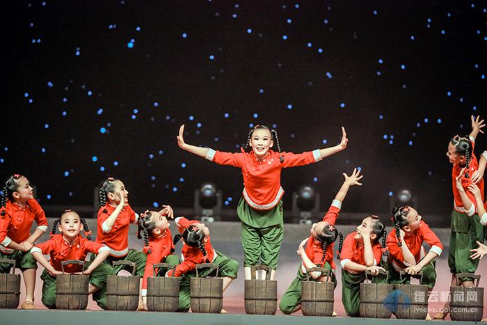 七里小学:舞蹈《我心中的河》获全县文艺比赛一等奖