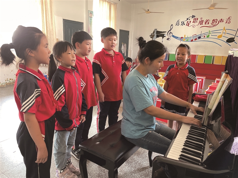 除此之外,学校还号召学生充分利用家乡地理优势,在建党百年之际积极