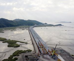 g526岱山段最后一座在建跨海大桥实现贯通