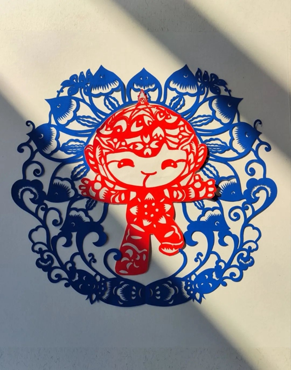 王介明学生作品"剪纸课程是我们学校26门课程中的一门,学校专门聘请王