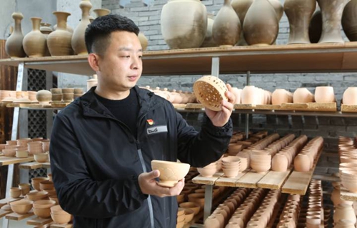 台州90后钻研沙埠青瓷 把馆藏文物拓展成拉风的文创产品