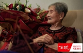 淚目！紹興106歲的奶奶志愿者，唱著“松花江上”走了