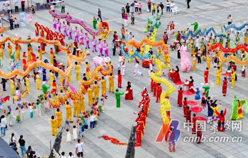 民俗巡游燃动绿水青山