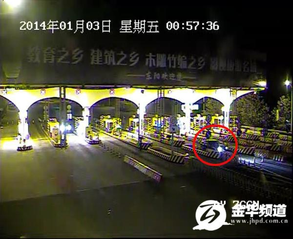 奔驰男酒驾逆行 放话让马局来见我--金华频道