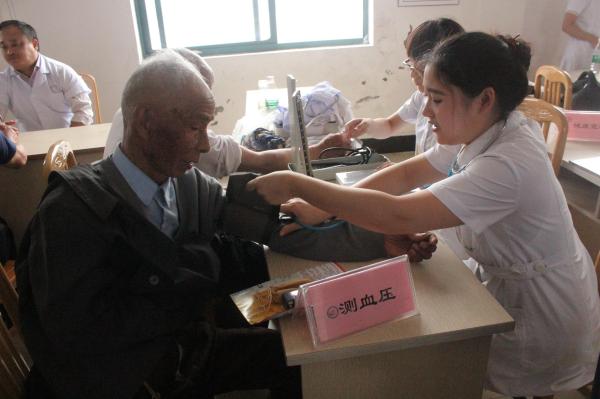 慈溪市中医医院中医护理下基层