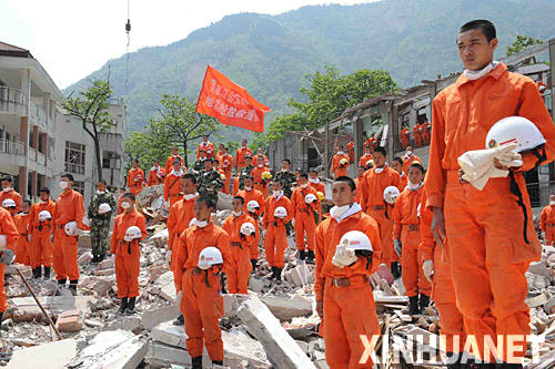 全國各地各族群眾深切悼念汶川大地震的遇難同胞