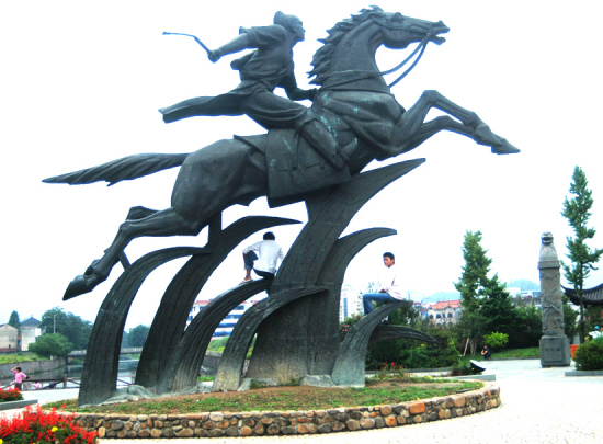 如此"坐法"既不雅又危险--安吉新闻网