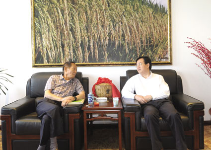 江跃进赴国家杂交水稻工程技术研究中心考察