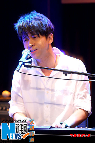 艺呼百诺赈灾募款义唱众歌手齐唱献爱心