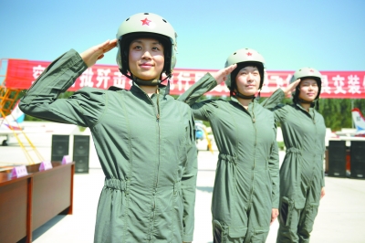 空军战斗机女飞行员换装图