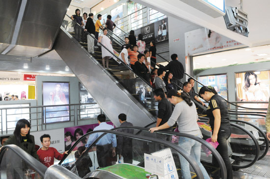 国庆期间我市商场生意火爆