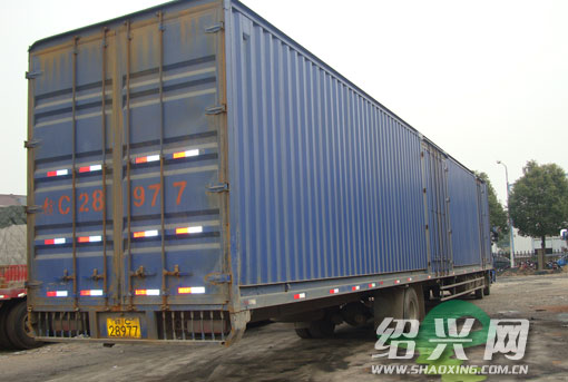 最牛加长货车 现身高速公路