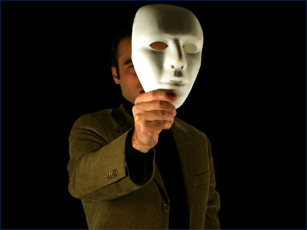 男人的面具后面藏着什么
