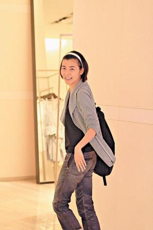 蒙嘉慧撇郑伊健约型男谎称素颜拒拍照装淡定