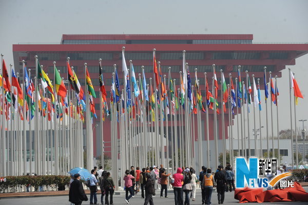 上海世博会"旗林"升旗仪式举行