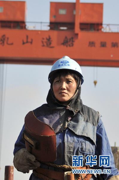 劳动着,美丽着的女农民工