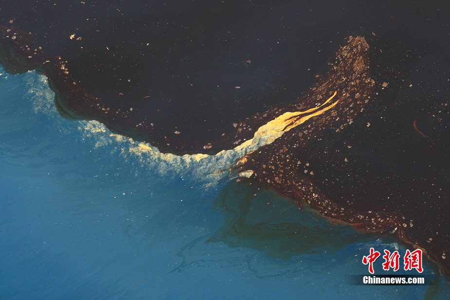 高清:美国加紧燃烧墨西哥湾泄露原油