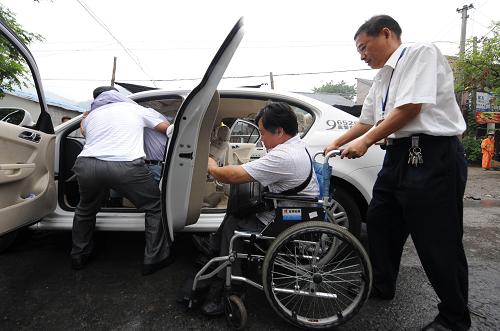 肢体残疾人喜圆驾驶梦