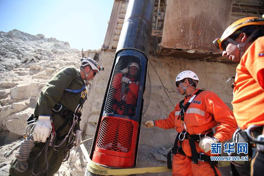 智利营救33人真实情况图片