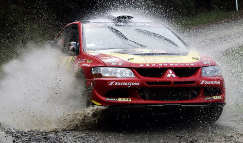 生活频道 汽车科技 汽车   一年后,三菱lancer wrc04参赛,重新设计的