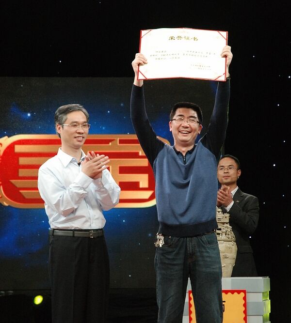 市委副书记,市长阮建尧为嵊州"民间国宝"获得者颁发荣誉证书