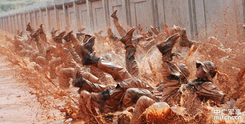 东莞武警特勤队高强度练兵