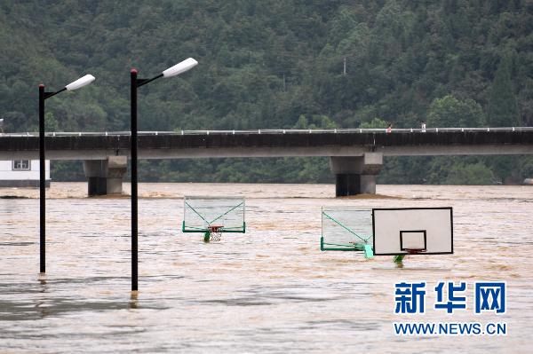 浙江开化:持续强降雨引发洪涝灾害