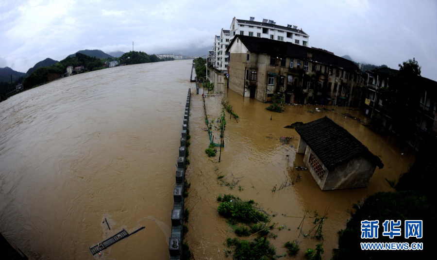 点击查看更多新闻图片