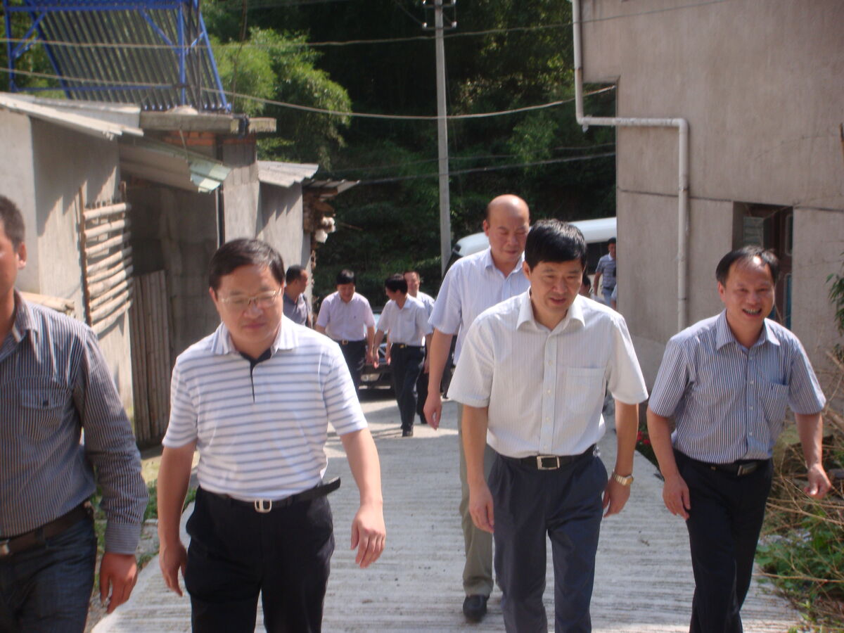 6月28日,绍兴市滨海新城管委会党工委书记郭敏一行在嵊州市委副书记