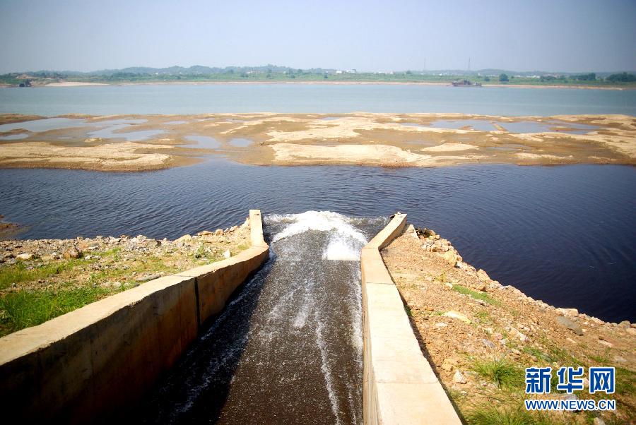 网曝湘江湘潭段水污染触目惊心记者实地调查湘江治污之困