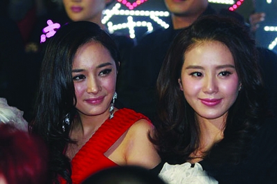 杨幂刘诗诗亲密聊天 谁说娱乐圈没有真友情(图)