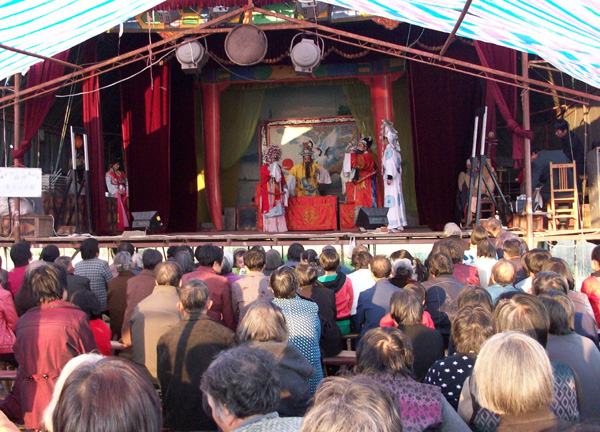 小山村做大戏圆村民多年看戏梦