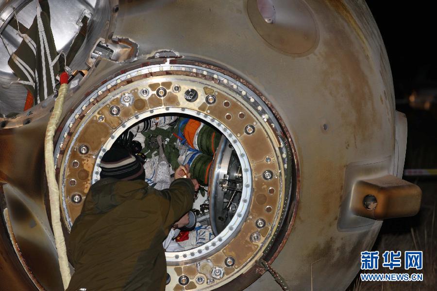 完美着陆神舟八号返回舱返乡全程实录