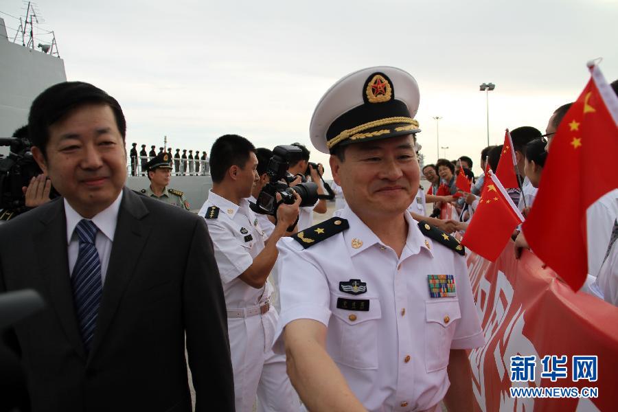 中国海军护航编队停靠新加坡