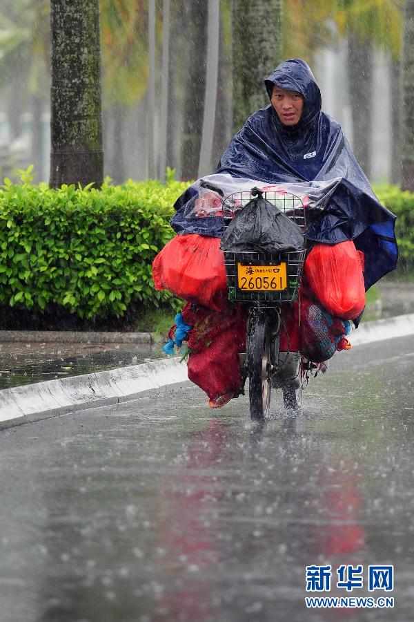 台风"启德"给海南带来强风雨天气