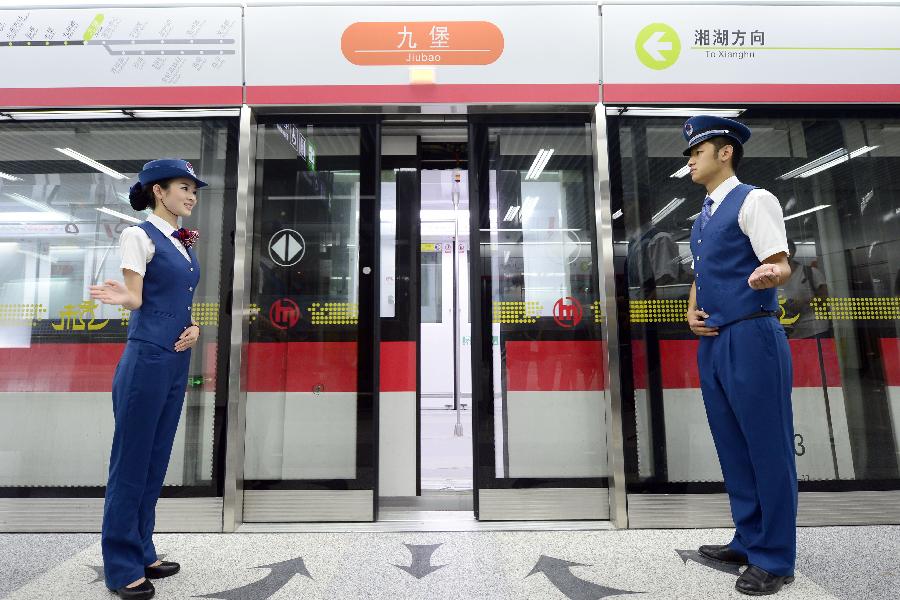 秋季制服扮靓杭州地铁