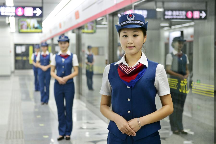 秋季制服扮靓杭州地铁