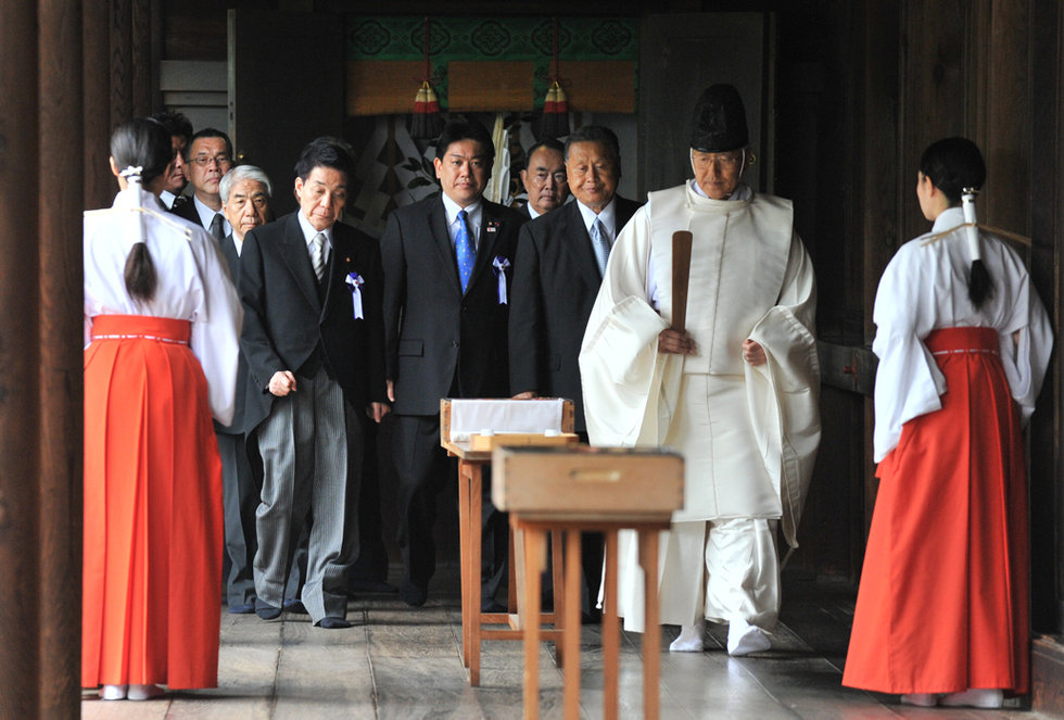 花泽香菜参拜靖国神社图片