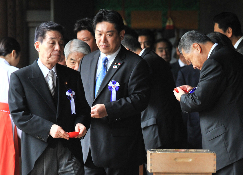 日本67名国会议员参拜靖国神社
