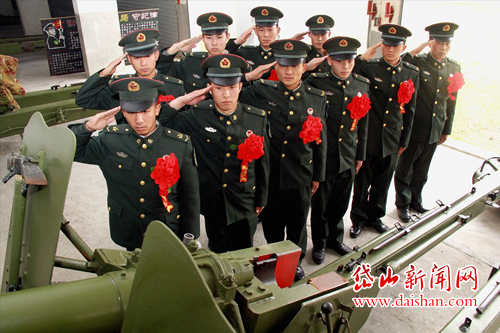 老兵向战炮告别--岱山新闻网