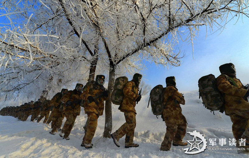 解放军冬季体能训练服图片